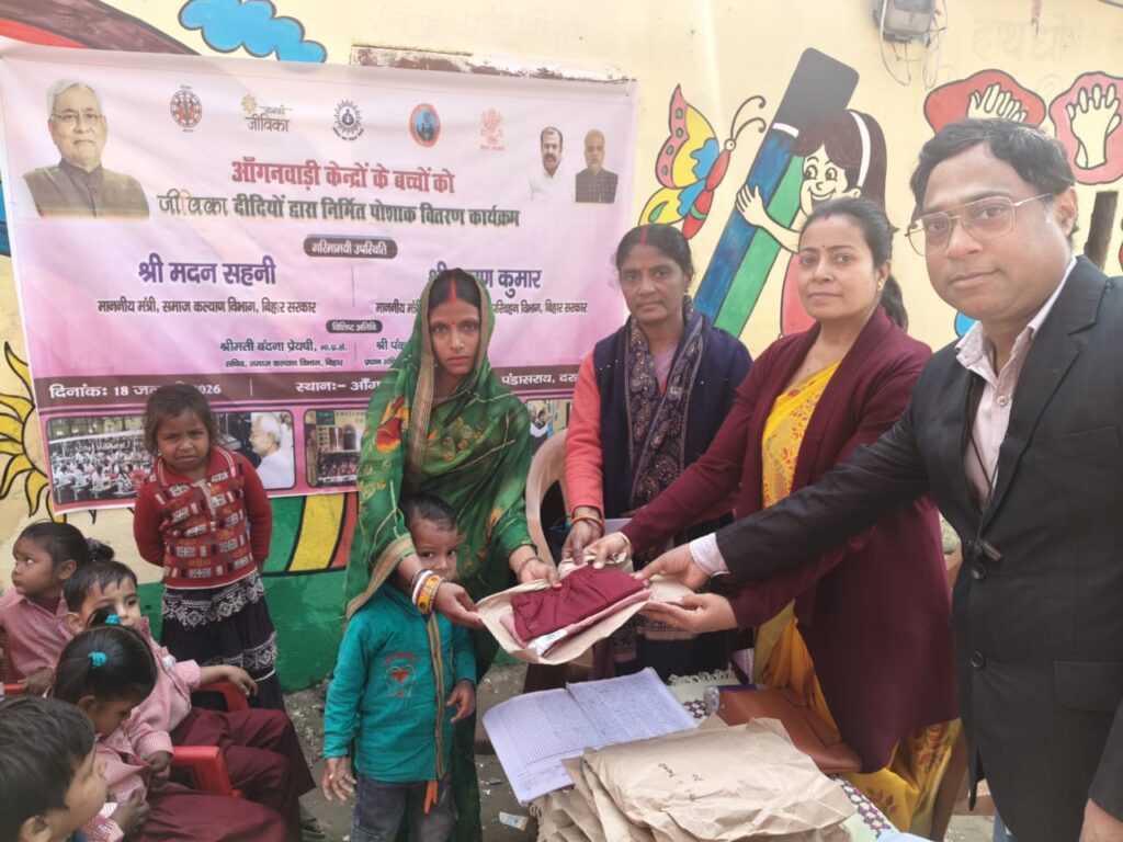 anganwadi-uniform-distribution-khajasarai