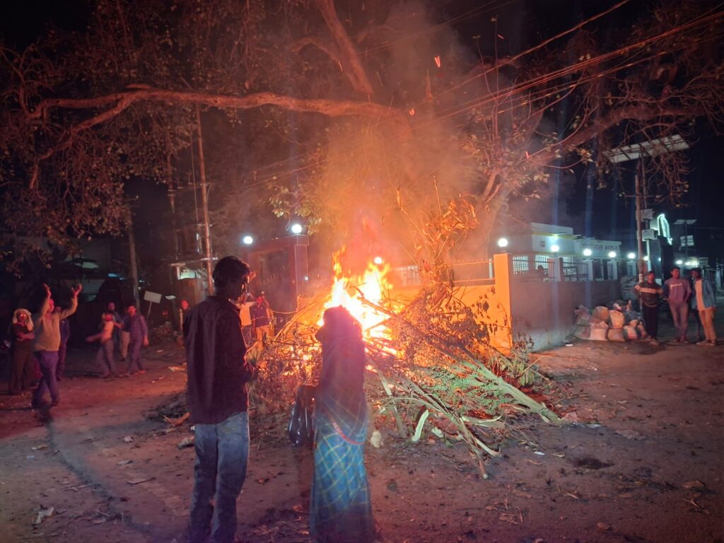 2026 होलिका दहन पूजा का शुभ मुहूर्त में पारंपरिक अनुष्ठान