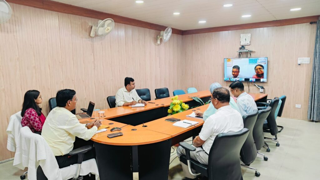 दरभंगा डीएम राजस्व समीक्षा बैठक के दौरान म्यूटेशन और बंटवारा आवेदनों की प्रगति की समीक्षा