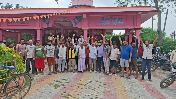 डरहार डकैती कांड के विरोध में ठाकुरबाड़ी मंदिर में आयोजित बैठक