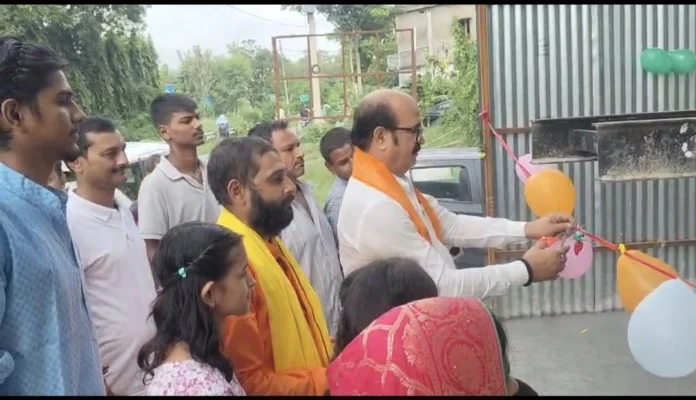मुरारी मोहन झा ने आरपी वॉशिंग सेंटर का उद्घाटन किया